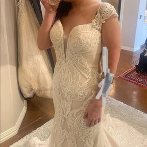 BRAND NEW WEDDING DRESS!